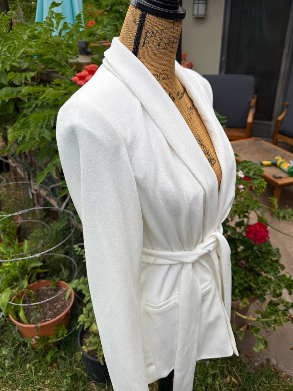 NWOT White House Black Market Slip-On Blazer in Ecru Size 12 - Picture 8 of 16